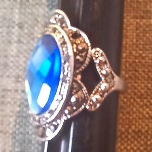 Faux Blue Crystal Silvertone Ring - Pre-loved (Sz 7.5)